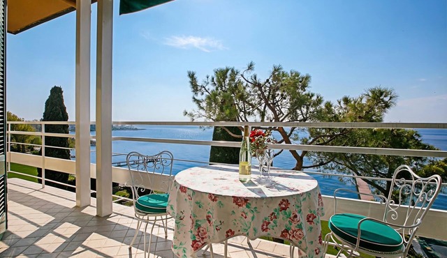 Casa Bel Tramonto - Lakeview Apt + Beach Access, Sirmione, Italy
