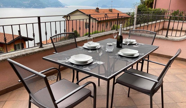 Casa Mastena Vista Lago, San Siro, Italy