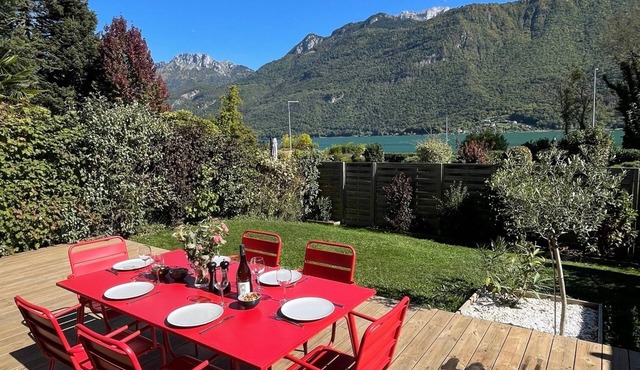 Casa Recto on Lake Annecy with view in Doussard