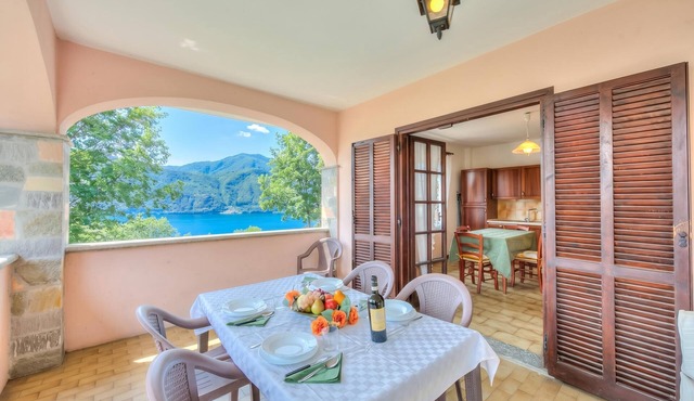 Casa Serena: Lake Orta View Porch and Garden, Pettenasco, Italy