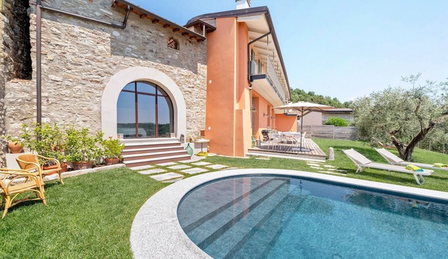 Casale San Giacomo Guest House with Private Pool, Wi-Fi and Air Conditioning