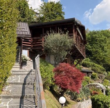 Chalet con piscina riscaldata e sauna privata vicino al Lago Orta