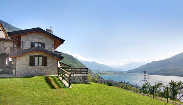 Chalet Rustico Borgo Vico: Lake View, Terrace, Parking – Cyclists Welcome!