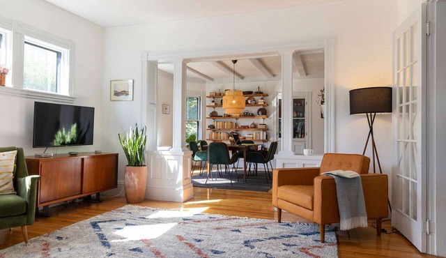 Charming 2-bedroom apartment in fantastic Treviso with AC