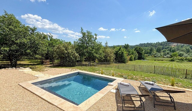 Charming 4‑star classified house – Provence, stunning view, private pool in Rustrel