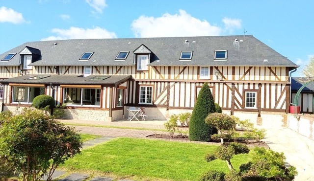 Charming Longère with Jacuzzi Near Honfleur in Beuzeville
