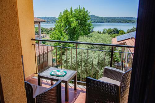 CHEZ ALICE Casa Accogliente Vista Lago con aria condizionata