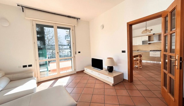CN034 - Cesenatico, spacious three-room apartment with balcony, 100 meters from the sea.