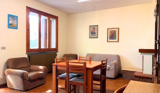 CN048 - Cesenatico, large four-room apartment with double parking space and garden