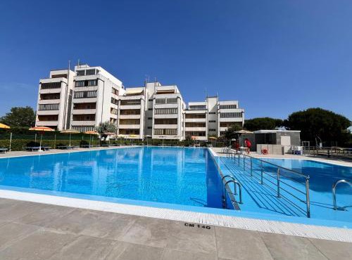Complesso Mosaico NON FORNISCE BIANCHERIA DA LETTO,NON FORNISCE ASCIUGAMANI NON FORNISCE PRODOTTI IN GENERE, appartamenti arredati come da foto, Per il Check in Agenzia Ferro Viale Francesco Petrarca 391 lido Adriano Ra