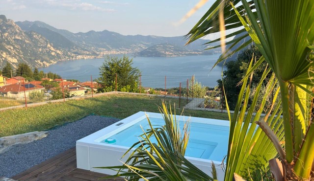 Corte Furmignano 🏡 A farmhouse surrounded by greenery with a spectacular view of the lake
