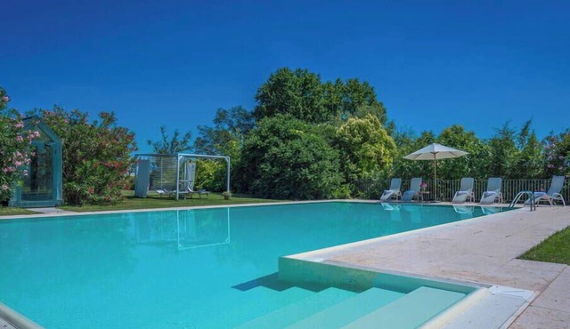 Cosy apartment in villa for 2 people with WIFI, pool, A/C and pets allowed, close to Sirmione