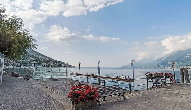 Cosy apartment for 5 guests with A/C, WIFI, TV and balcony