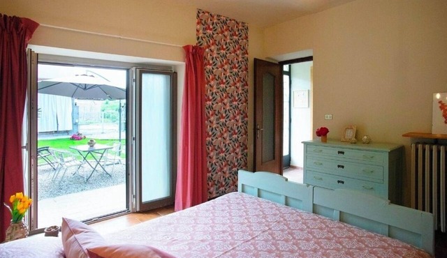 Country House Amid the Roero Vineyards with a Garden