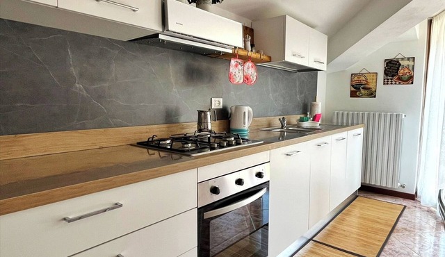 Cozy 2-bedroom apartment in enchanting Malgrate with AC