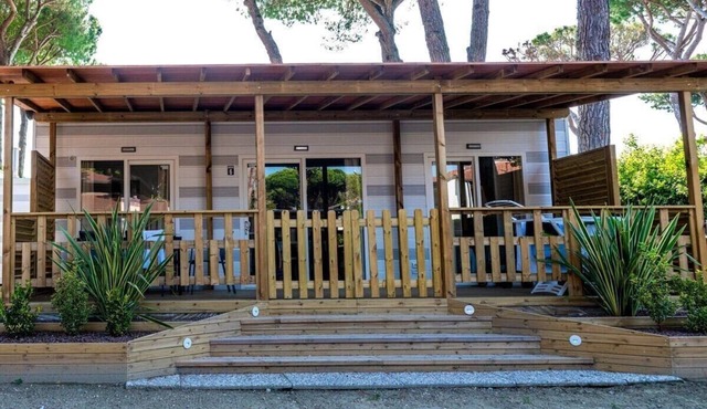Cozy 2 bedroom Cabin sleeps 5 in Lido di Spina, Italy-Perfect Family Retreat