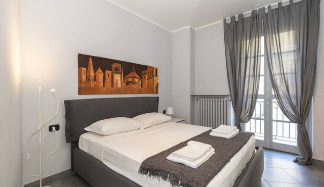 Cozy 45 sqm apartment located on the first floor (lift), able to accommodate 4 people, a few steps from Piazza Statuto, in an ideal position to move around the city.The underground stop XVIII December is 700 meters away, the Porta Susa station 800 mete