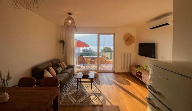 Cozy apartment overlooking Lake Garda
