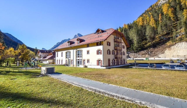 Cozy apartment in Località Carbonin