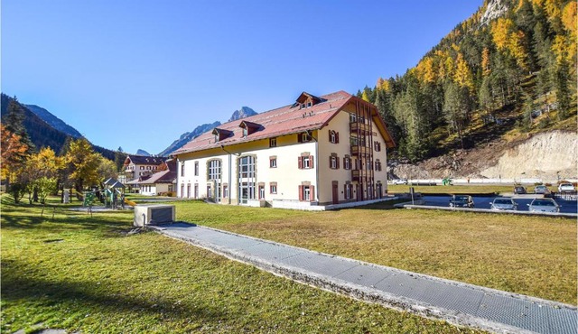 Cozy Apartment In Località Carbonin