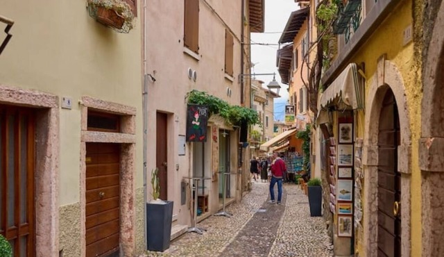 Cozy Apartment in the Heart of Malcesine, Two Steps from the Castle!