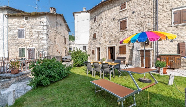 Cozy home in Sant'Anna d'Alfaedo with WiFi