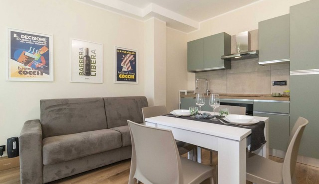Cozy studio of 40 sqm, able to accommodate up to 3 people, located on the third floor of a building with elevator. The accommodation is located in a quiet and strategic area, outside the Turin ZTL. The area is well connected by public transport, in about