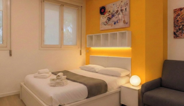 CRHome Orange Apartment