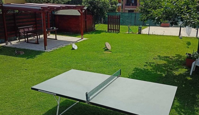 Detached house, A/C, free parking, big garden, patio and Solarium with shower