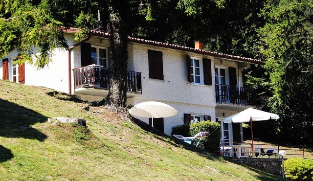 Directly on the lake with panoramic views
