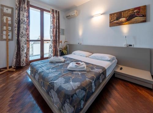 Due passi dal mare, Marina Seaview