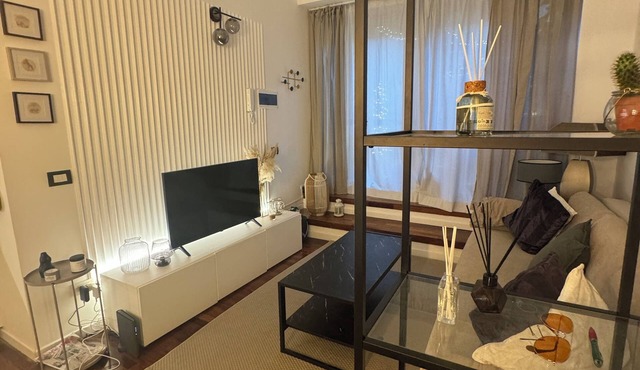 Elegant Apartment with Private Garden - Near M4 Metro & Center
