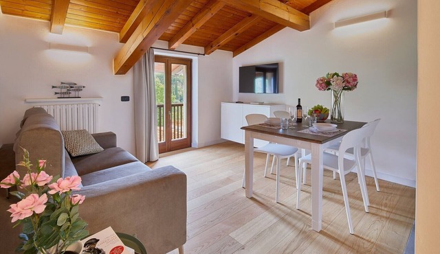 Elegant Top Floor Apartment "Salvia" with Mountain View & Balcony