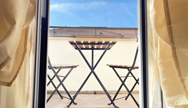 Entire apartment max 4 people - 1 minute from Metro A "Giulio Agricola"