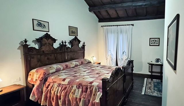 'Falco' Room with Wi-Fi and Air Conditioning