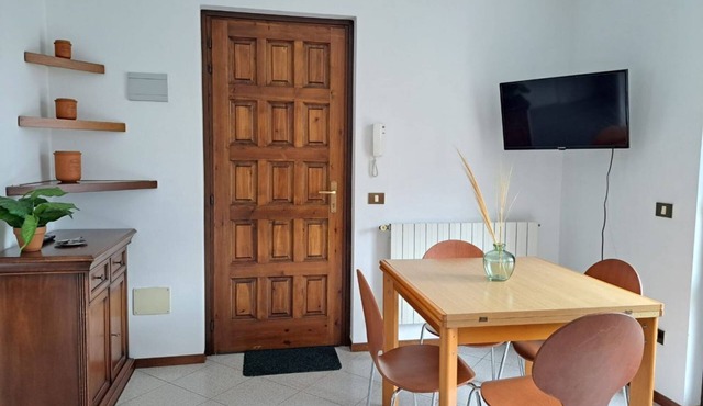 Flat near Rezzonico Castle (CASA SOFI)