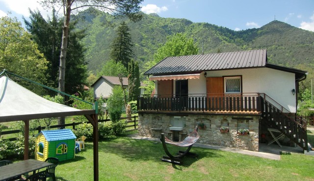 Freistehendes Haus mit eingezäuntem Privatgarten by Interhome