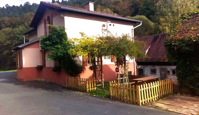 Gîte Ecluse 18 - Authentic lock keeper's house in Henridorff