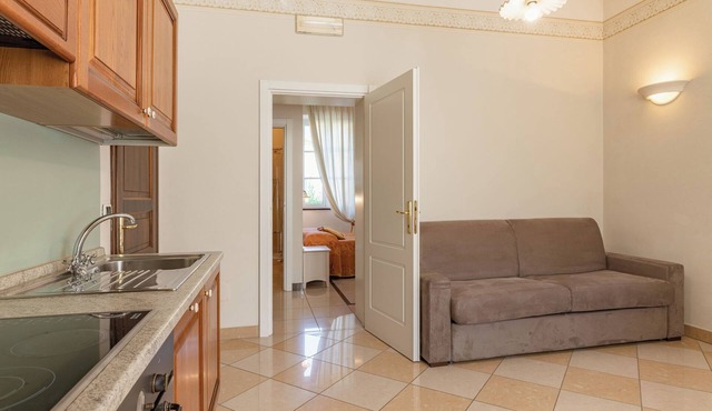 Ground Floor Apartment - White/Gold