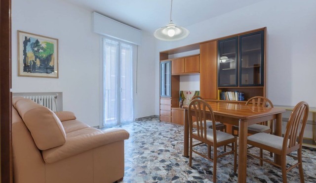 GuestHost - 500 mt from Certosa Classic Apartment