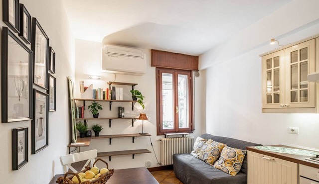 GuestHost - Apartment located on the first floor of a building without a lift (15 steps at the entrance)In 37 sqm it accommodates 4 people, with a double bedroom and a sofa bed in the living room.Tram stop under the house at 150 meters.Parking on both wh