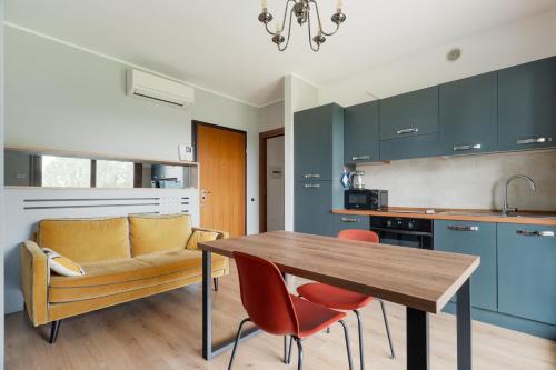GuestHost - Bright Terrace Studio X2 Affori MM3