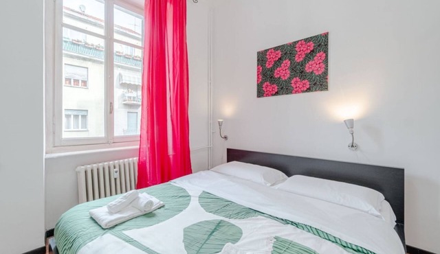 GuestHost - Cozy 50 sqm apartment for 3 guests, located on the third floor with an elevator (not suitable for people with disabilities) in Via Capua, in the San Donato district. This charming and dynamic neighborhood in Turin is just a short distance fro