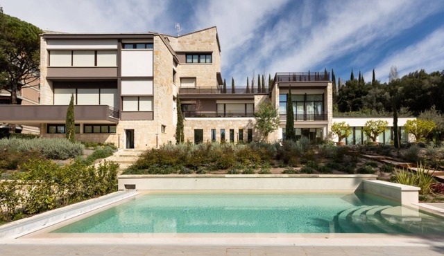 GuestHost - Cozy apartment equipped with all comforts to accommodate up to 6 people, with two bedrooms and two bathrooms. The accommodation is located in a modern condominium complex with a shared swimming pool and enjoys a pleasant view of the shared ga