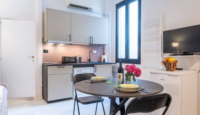 GuestHost - Cozy Studio near the University of Parma