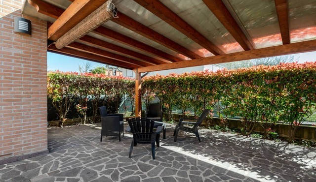 GuestHost - Cozy villa on two floors of about 150 sqm perfect for 7 people.The villa is located in a quiet residential area in the heart of nature in the Euganean Hills and a short walk from the wonderful spa of Abano and the historic center of Abano Ter