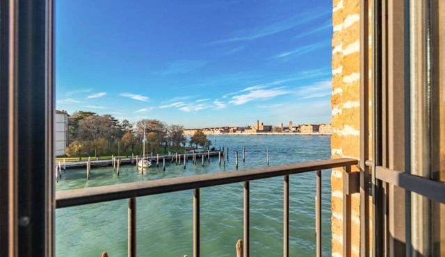 GuestHost - Giudecca Elegant APT with Stunning Lagoon View!