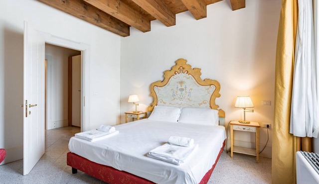 GuestHost - Molino Stucky Residence Burchiello Suite