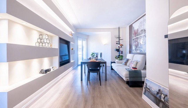 GuestHost - Parma Modern Apartment Balcony!