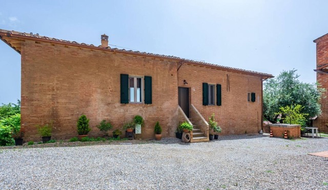 GuestHost - Porta Romana Elegant House with Private Parking! in Siena